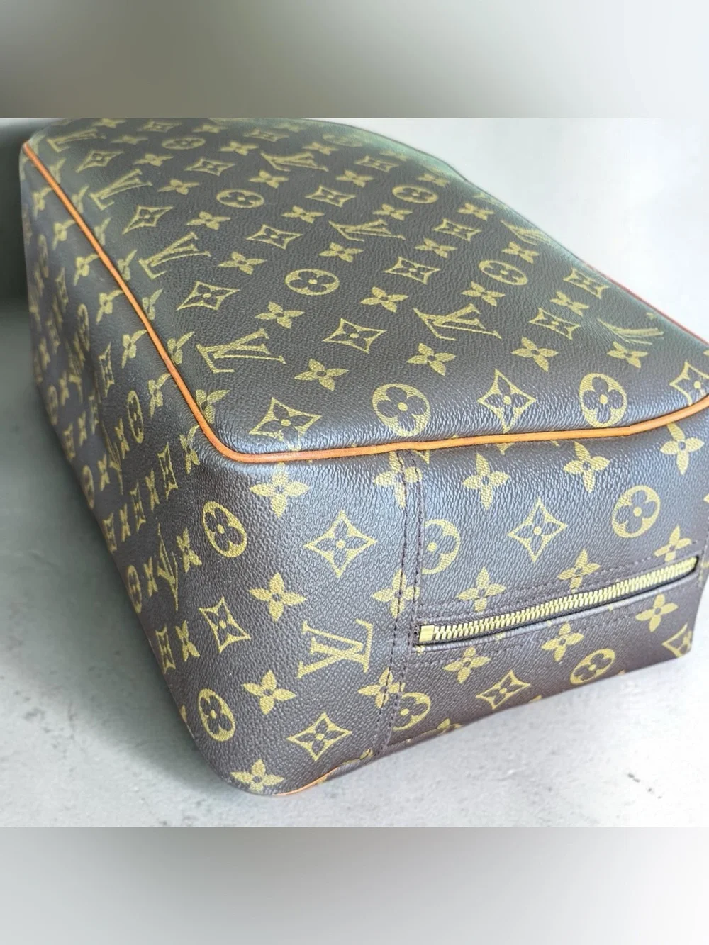Authentic Louis Vuitton Monogram Deauville
Handbag w/ COA - Picture 16 of 16